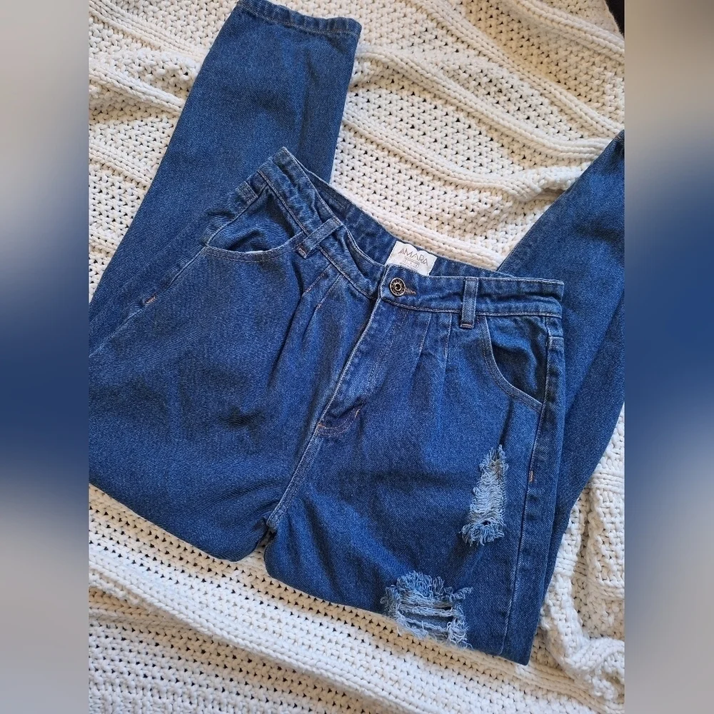 Amara Women's Blue Ankle Jeans Distressed NWOT!